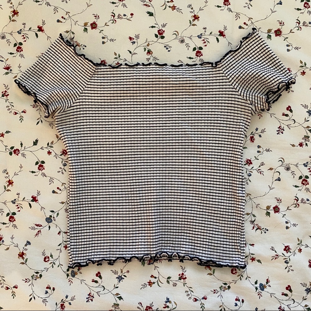 Red and Black Lettuce Trim Off the Shoulder